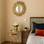 Декоративно огледало “Слънце” – златен акцент за стена