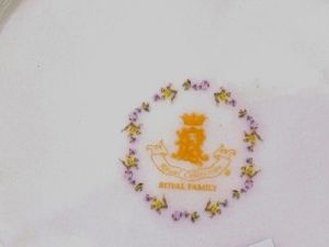 Декоративна Чиния"Великден" Royal Family